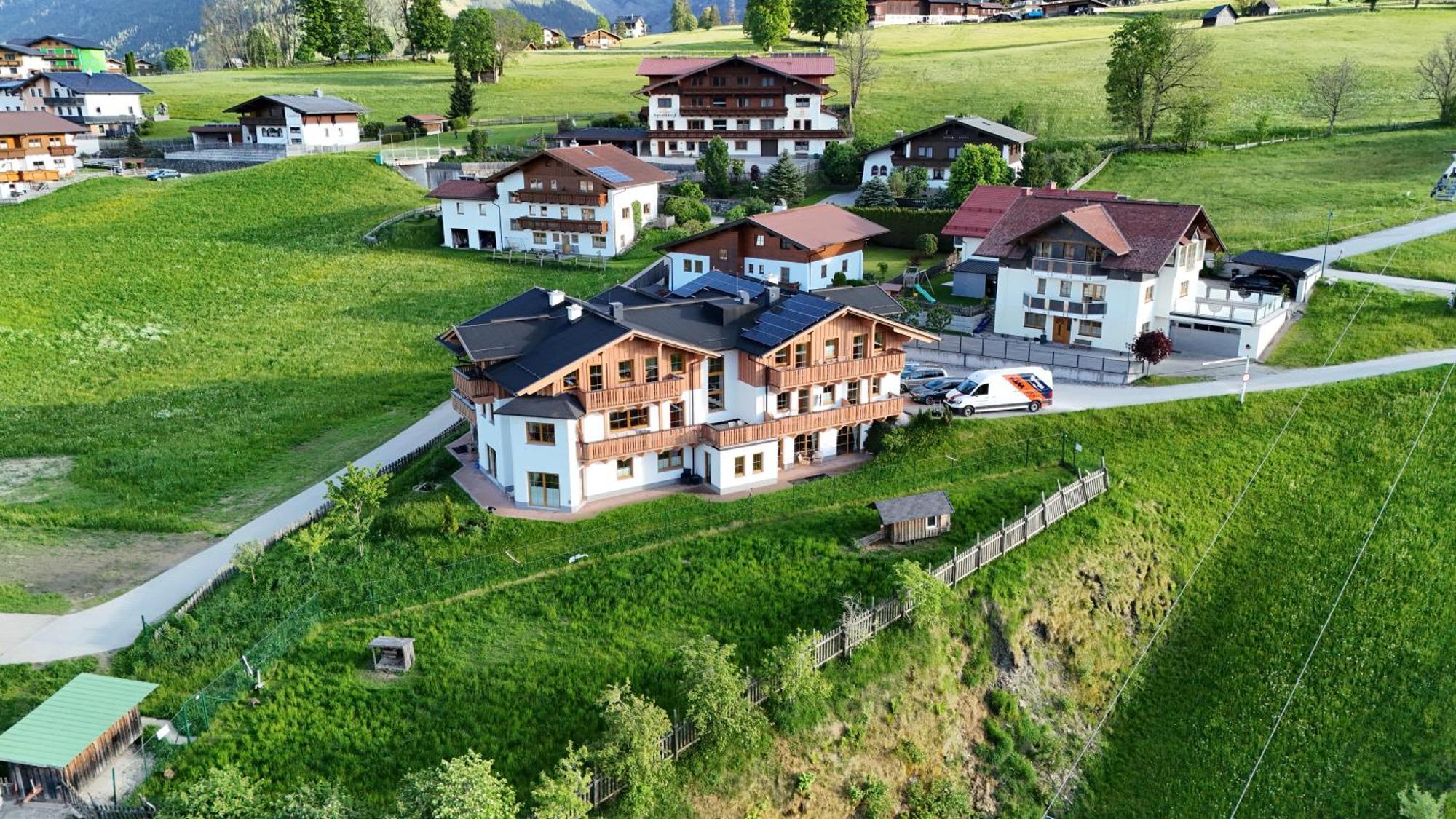 La Montana - Ski & Hiking Lodge Schladming Ngoại thất bức ảnh